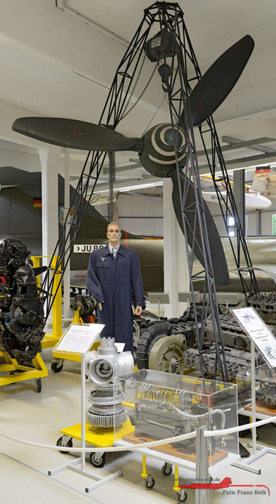 Feldkran mit Propeller von Junkers Ju 88