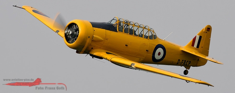 Noorduyn Aviation AT-16 Harvard IIB (bei Noorduyn in Canada gebaute T-6), Baujahr 1941, D-FRCP, Tannkosh Fly-In 2006